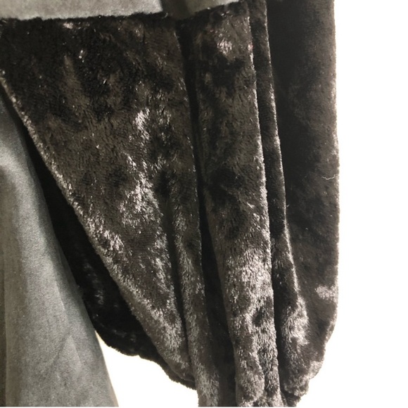 Elizabeth & James Black silk bell sleev mini dress - Picture 8 of 10